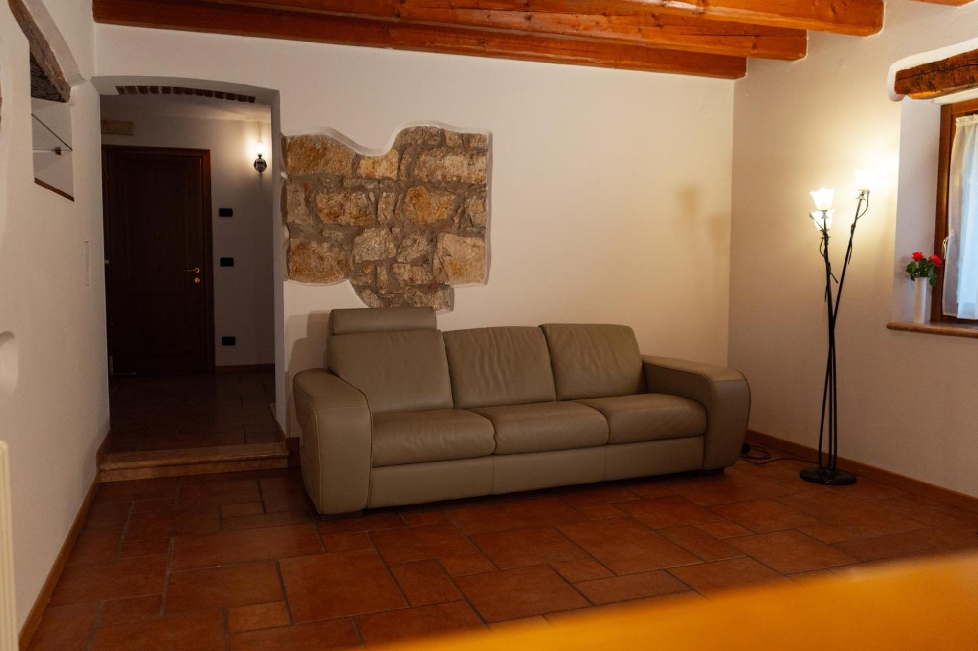 La Valle Dei Laghi Apartment *